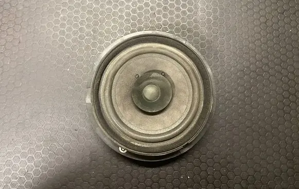 Suzuki Swift I Front door speaker 421056 3910263J40