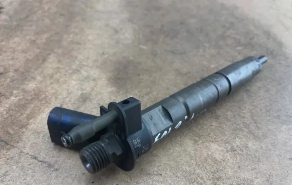 BMW 5 F10 F11 Fuel injector 7805428 13537805428