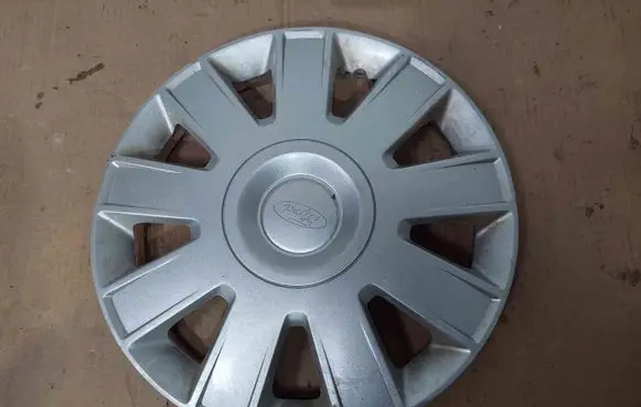 Ford Focus R15 wheel hub/cap/trim 4M511000CA