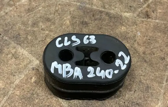 Mercedes-Benz CLS C218 X218 Muffler mount bracket/holder A2124920444