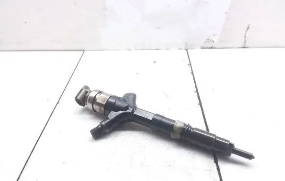 Toyota Avensis T250 Fuel injector 236700G010