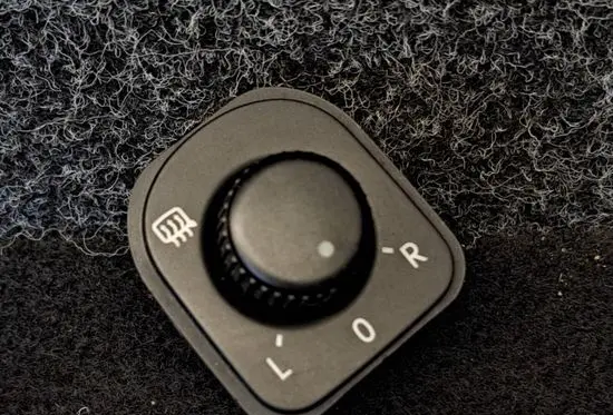 Wing mirror switch