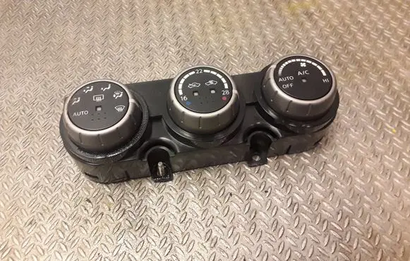 Nissan Murano Z50 Interior fan control switch 27500CC000