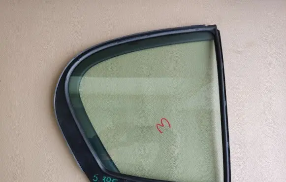 Rear vent window glass