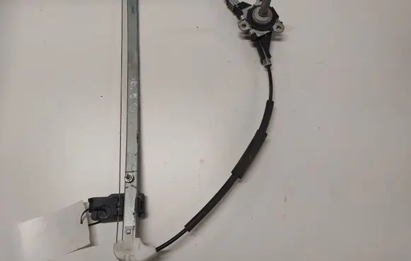 Rear door manual window regulator