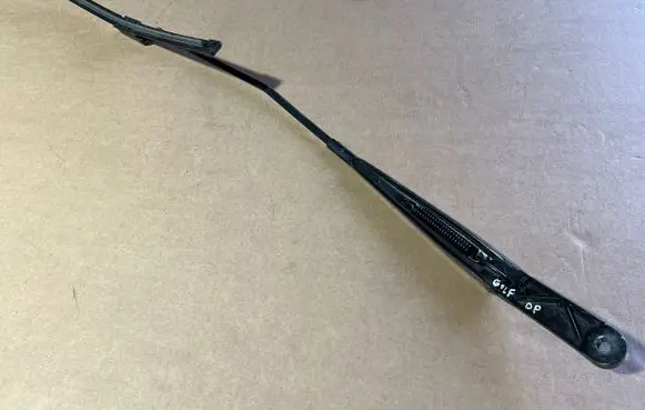 Volkswagen Golf VII Front wiper blade arm 5G1955410