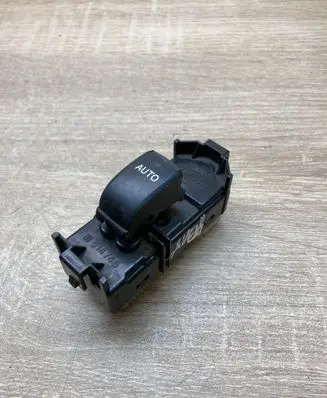 Toyota Avensis Verso Electric window control switch 8403044020