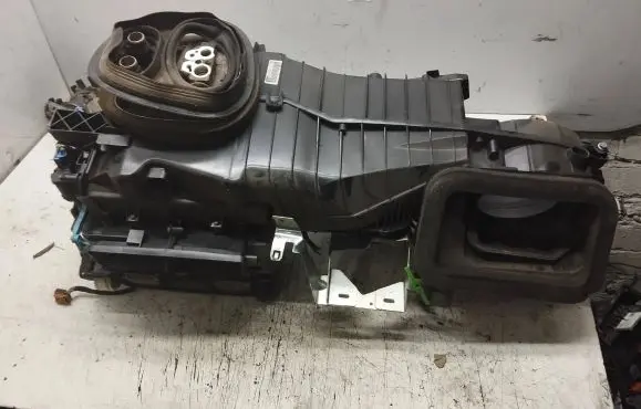 Volkswagen Touran I Interior heater climate box assembly T1068U