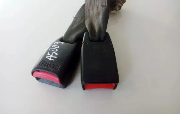 Rear seatbelt buckle