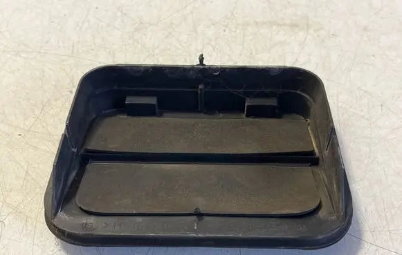 Tesla Model S Quarter panel pressure vent 2F2AB280B62AB