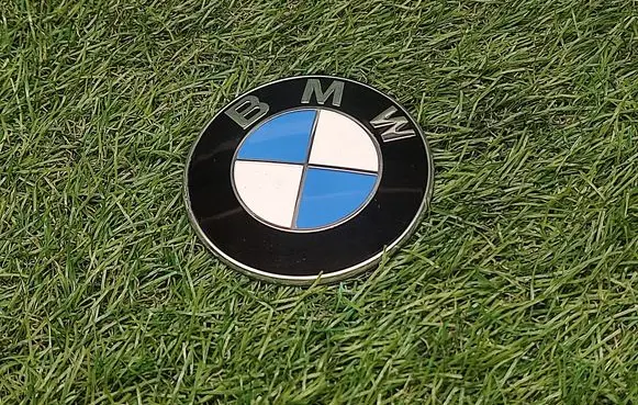 BMW 3 F30 F35 F31 Manufacturers badge/model letters 821923705 10333410