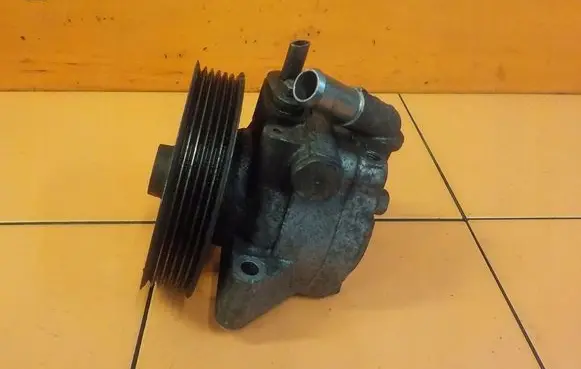 Volvo S80 Power steering pump 7G913A696HB