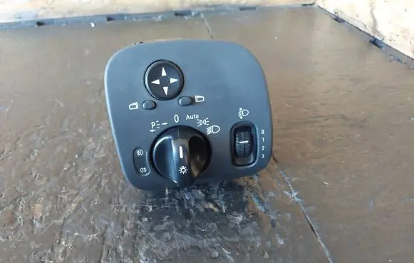 Mercedes-Benz C W203 Light switch A2035450604