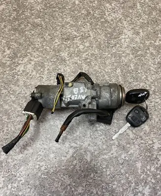 Toyota Avensis T220 Ignition lock 050151778