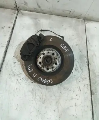 Opel Combo D Front wheel hub spindle knuckle