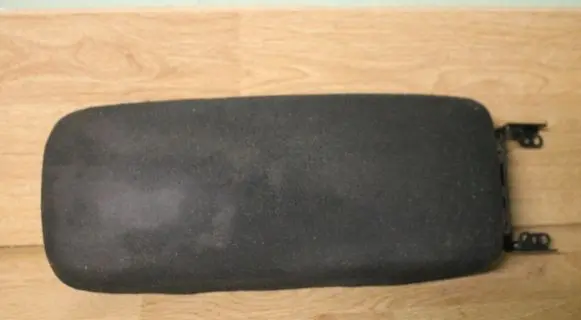 Toyota Avensis T250 Armrest