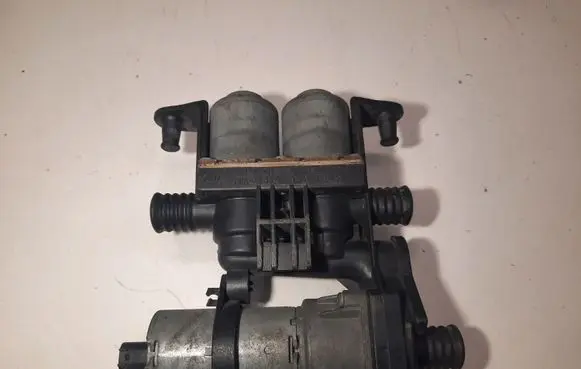 BMW 5 E39 Coolant heater control valve 8374994 1147412135