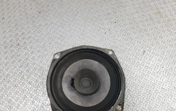 Jeep Cherokee Front door speaker