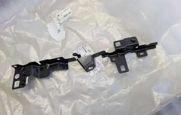 Opel Astra J Fender mounting bracket