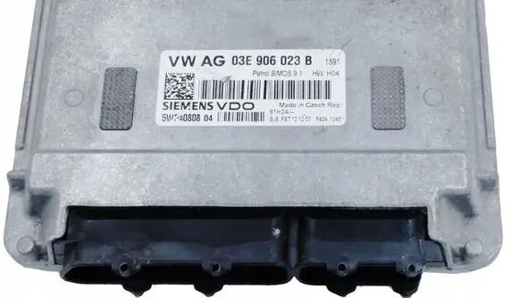 Skoda Fabia Mk2 (5J) Engine control unit/module 03E906023B 5WP4080804 SIMOS91