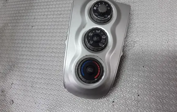 Toyota Yaris Climate control unit