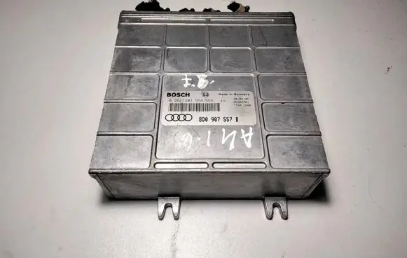 Audi A4 S4 B5 8D Engine control unit/module 8D0907557B 26SA3901 0261203554
