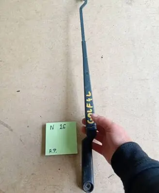Volkswagen Golf IV Front wiper blade arm 25655444