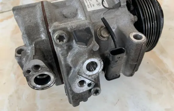Mercedes-Benz C W205 Air conditioning (A/C) compressor (pump) A0008304002