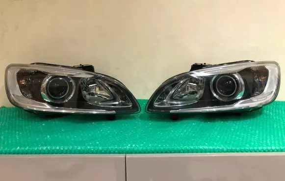 Volvo S60 Headlight/headlamp 31698824 89911812 31698825