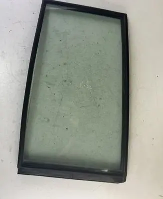 Mitsubishi Pajero Rear vent window glass 