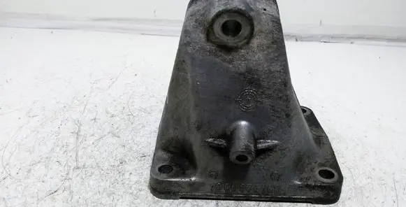 Mercedes-Benz E W210 Engine mounting bracket 6042230004