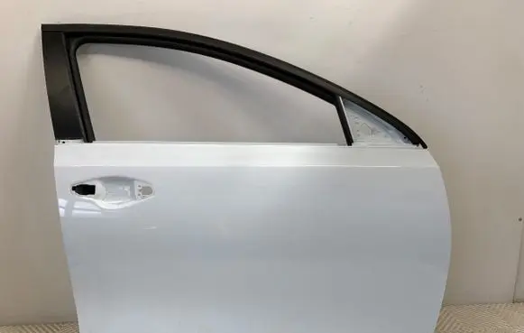 KIA Ceed Front door 