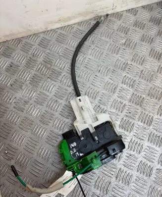 Hyundai i40 Front door lock 813203Z010