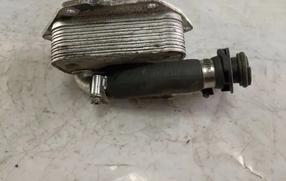Engine oil radiator
