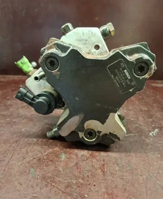Volvo V70 Fuel injection high pressure pump 0445010111 046757 8692521