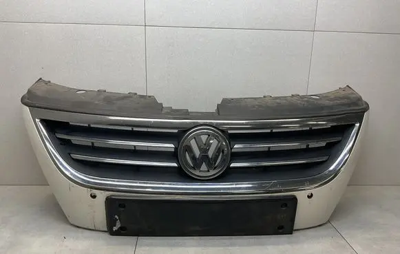 Volkswagen PASSAT CC Front bumper upper radiator grill 