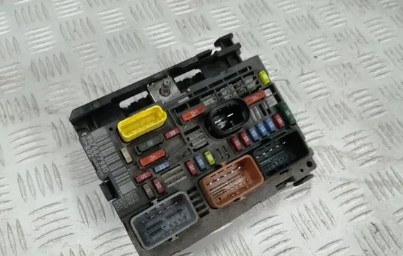 Citroen C5 Fuse box set 9675877980