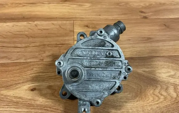 Volvo V70 Vacuum pump 30731825