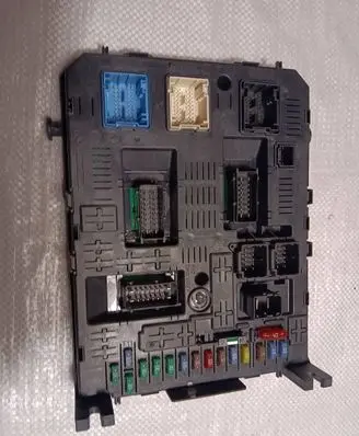 Citroen Berlingo Fuse module 281197595