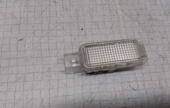 Volkswagen PASSAT B5 Other interior light 3B0947415