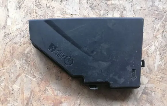 Volvo XC90 Fuse box cover 31398001