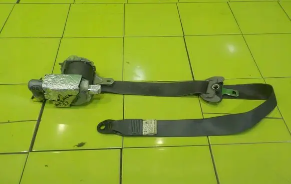Toyota Prius (XW20) Front seatbelt 7L7240R BEZPIECZENSTWA