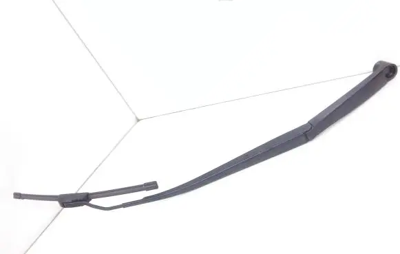 Hyundai Tucson TL Front wiper blade arm G8772 2566
