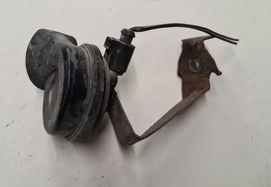 Volkswagen PASSAT B6 Horn signal A28657625