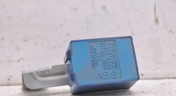Toyota Prius (XW20) ABS relay 8594047010
