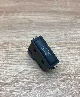 BMW 5 E39 Tailgate/boot open switch button 8365579 03052500