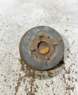 Mitsubishi Colt Rear wheel hub spindle/knuckle 