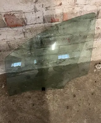 Peugeot 207 Front door window glass four-door