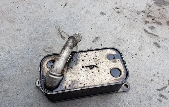 BMW 5 E60 E61 Engine oil radiator 7525333