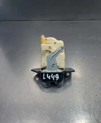 Nissan X-Trail T31 Loading door lock 